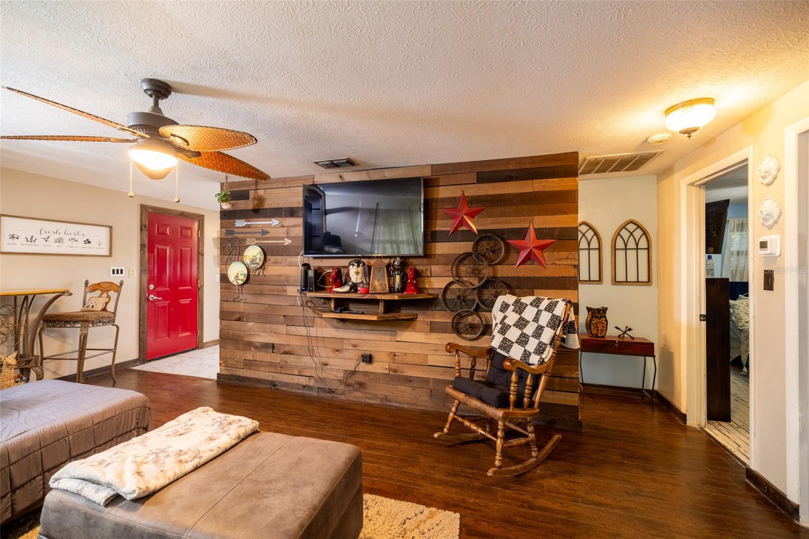 Image 6 of 33 For 2612 Kingsway Road