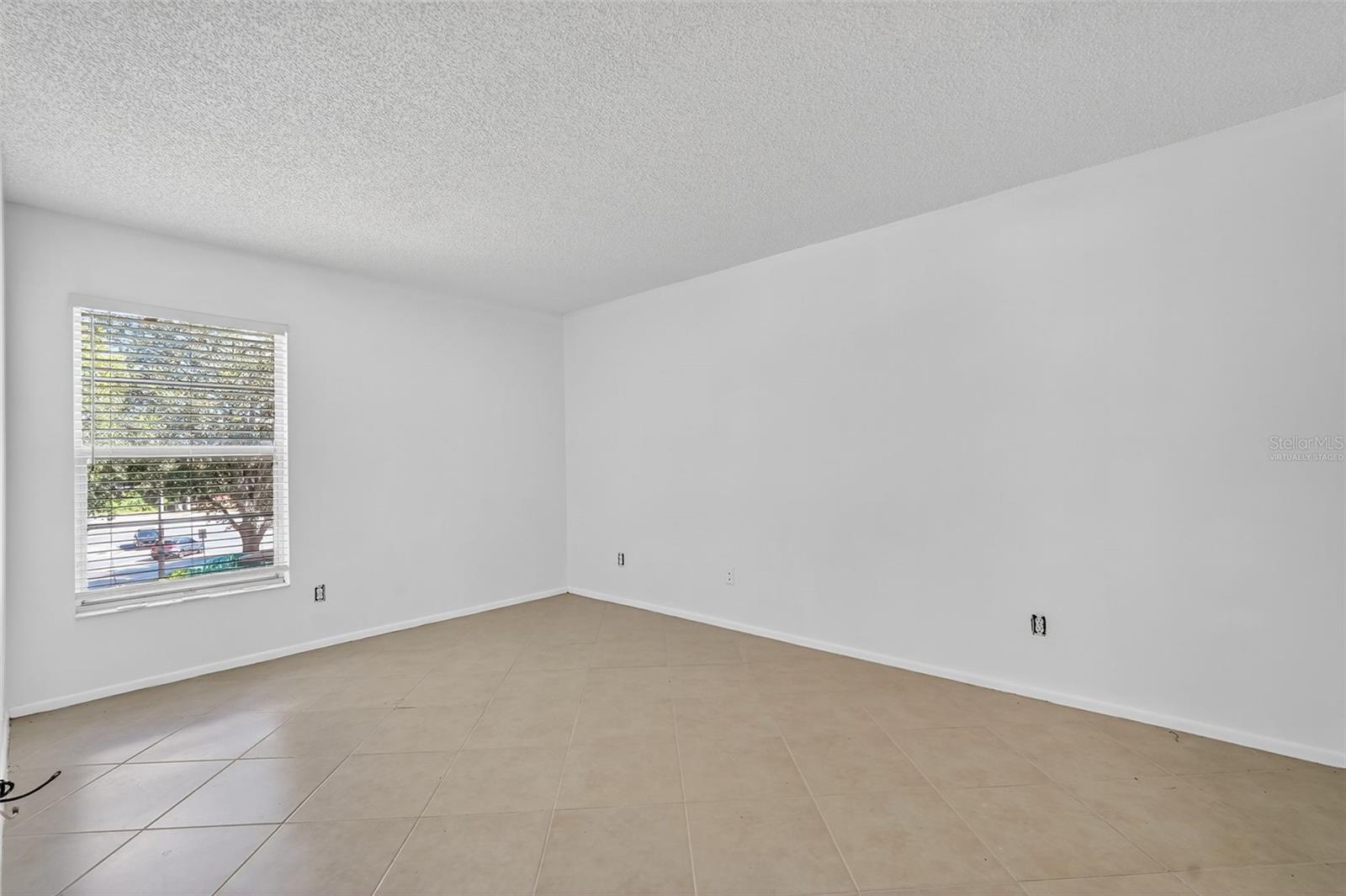 Image 16 of 25 For 3455 Countryside Boulevard 34