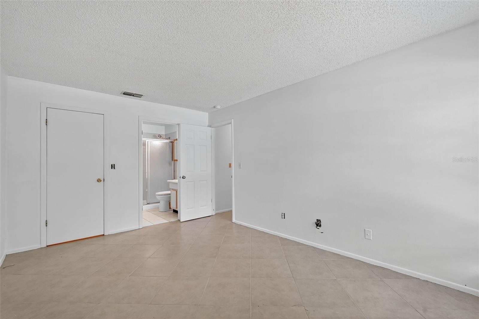 Image 17 of 25 For 3455 Countryside Boulevard 34