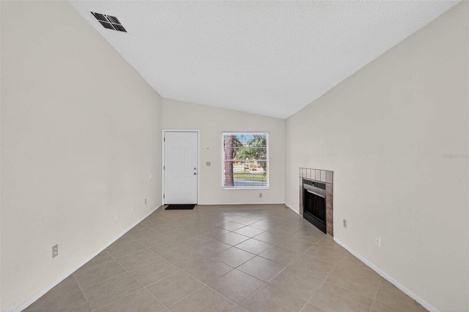 Image 6 of 25 For 3455 Countryside Boulevard 34