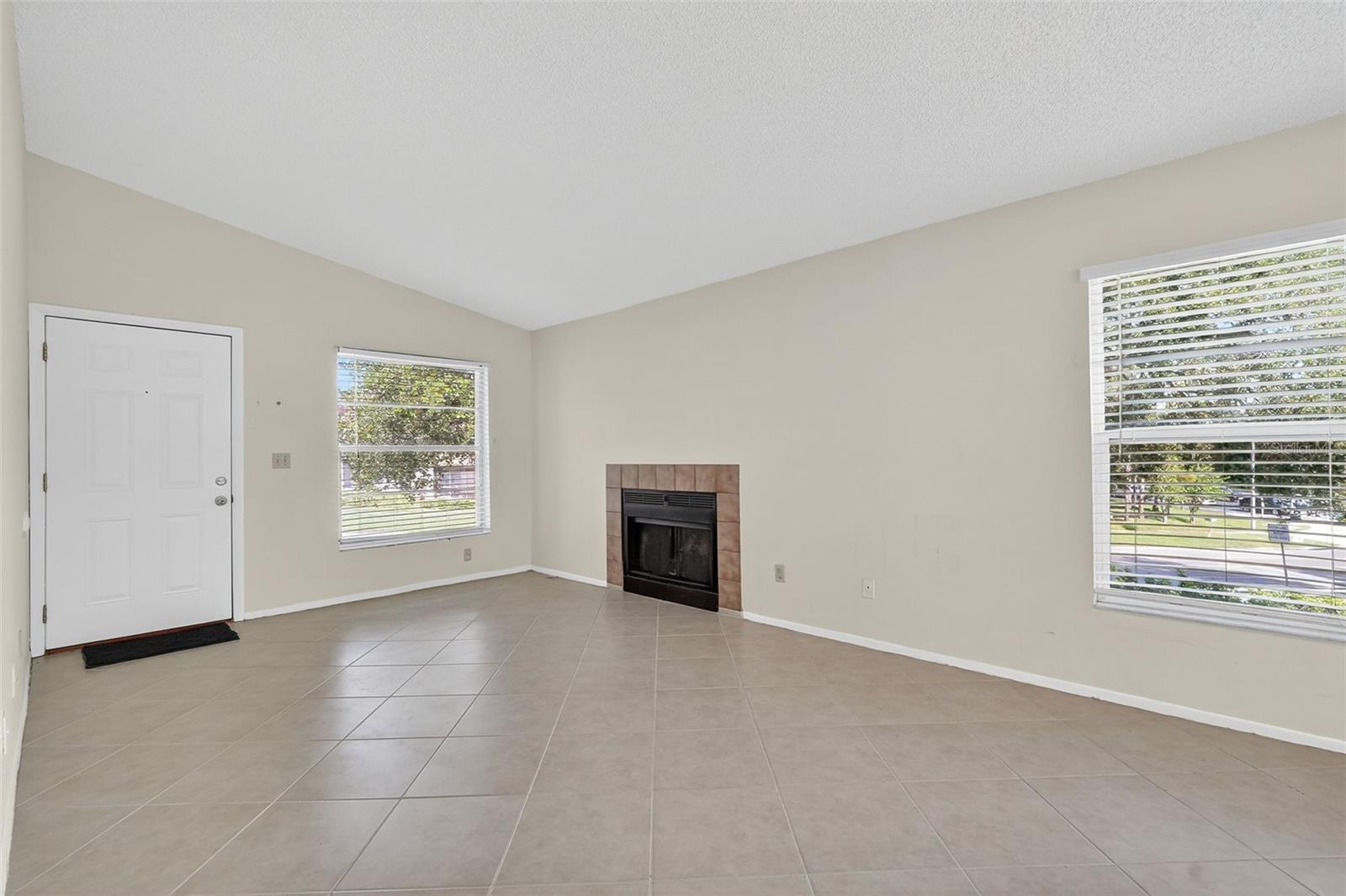 Image 7 of 25 For 3455 Countryside Boulevard 34