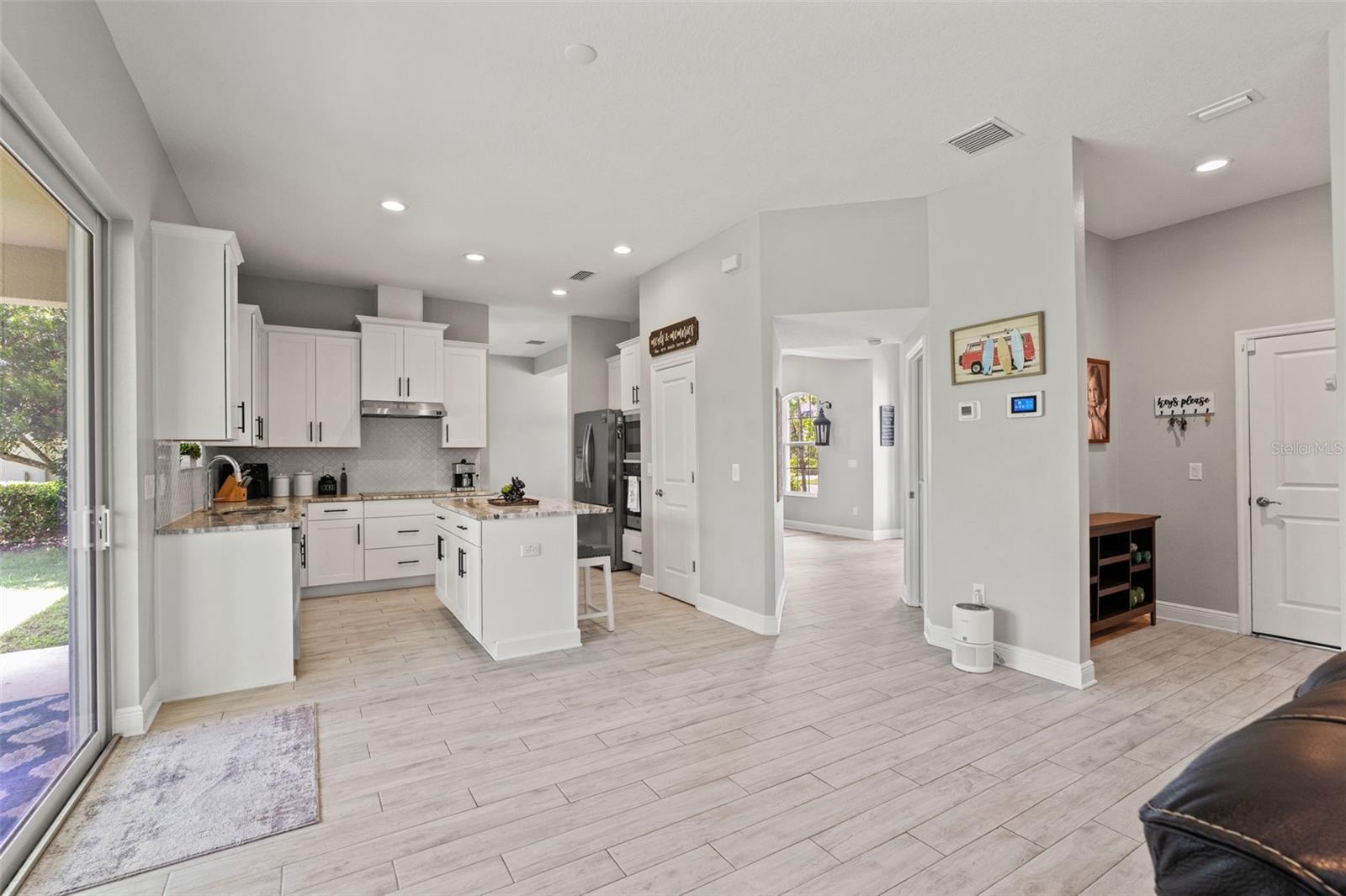 Listing photo id 15 for 32924 Estate Garden Drive