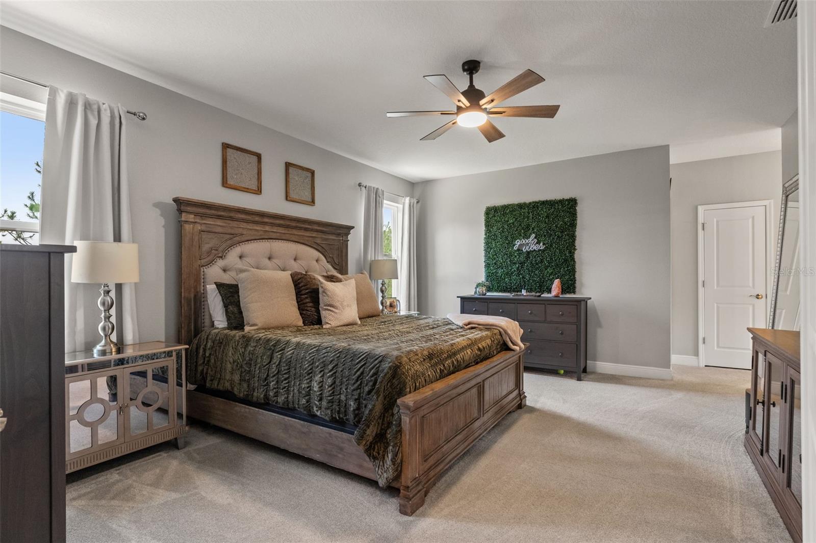 Listing photo id 18 for 32924 Estate Garden Drive