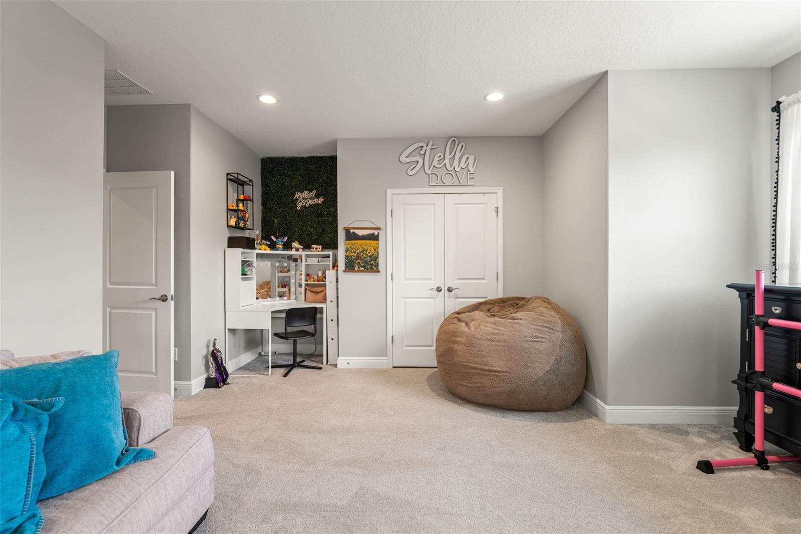 Listing photo id 23 for 32924 Estate Garden Drive
