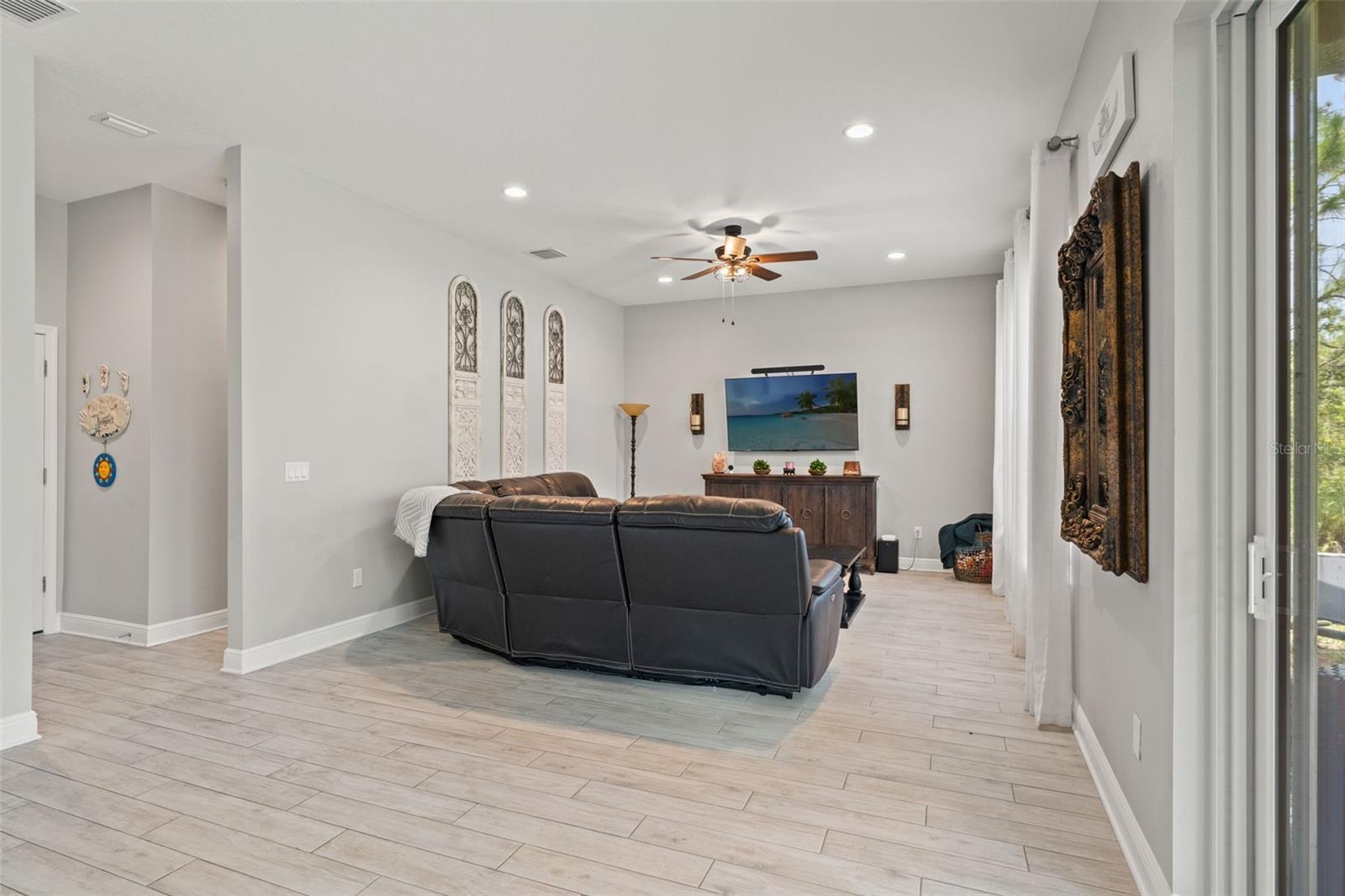 Listing photo id 38 for 32924 Estate Garden Drive
