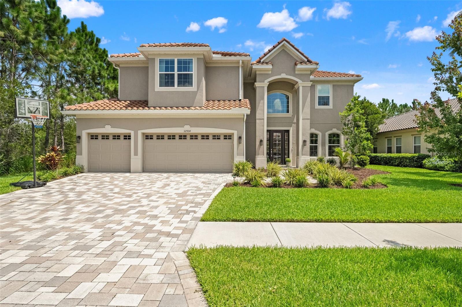 Listing photo id 3 for 32924 Estate Garden Drive