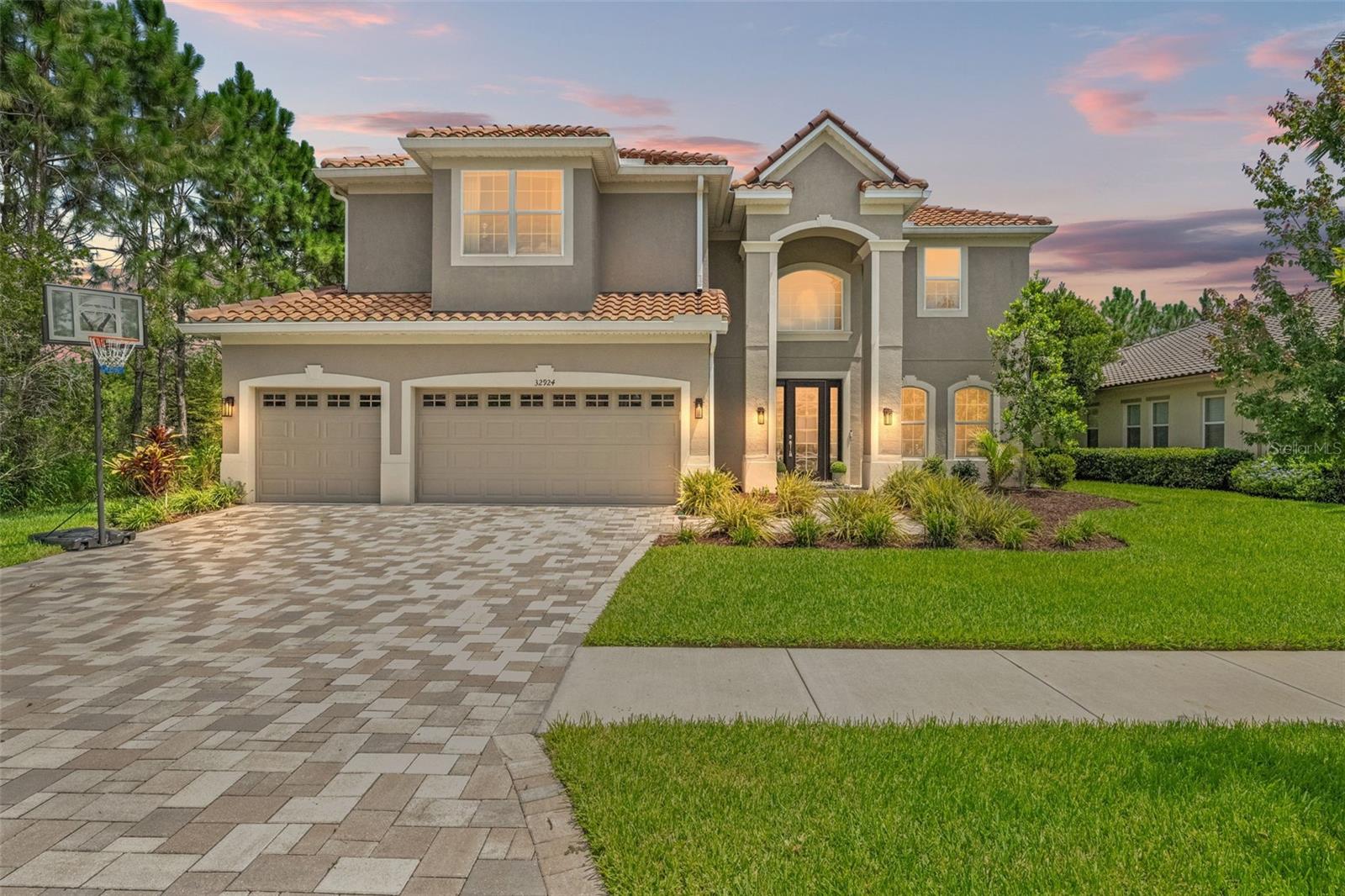 Listing photo id 4 for 32924 Estate Garden Drive