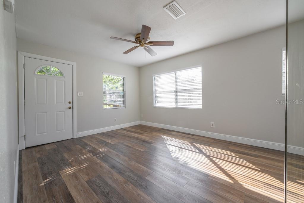 Image 3 of 23 For 413 Hanna Avenue