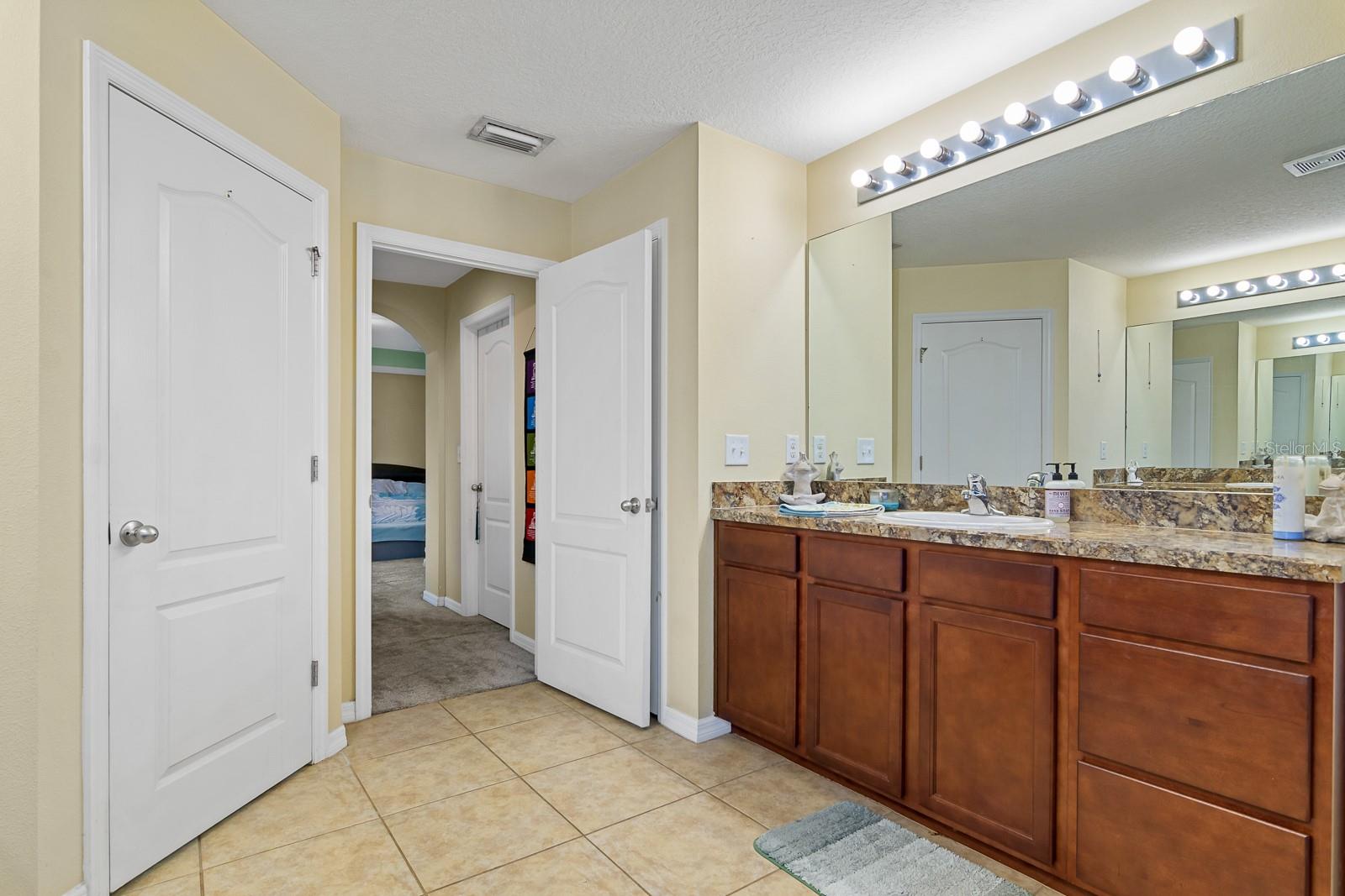 Image 24 of 46 For 11620 Warren Oaks Place