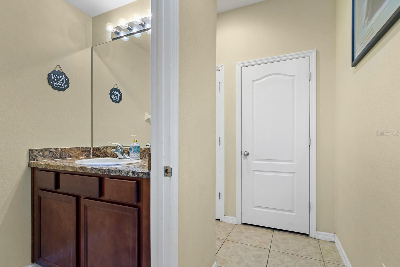 Image 33 of 46 For 11620 Warren Oaks Place