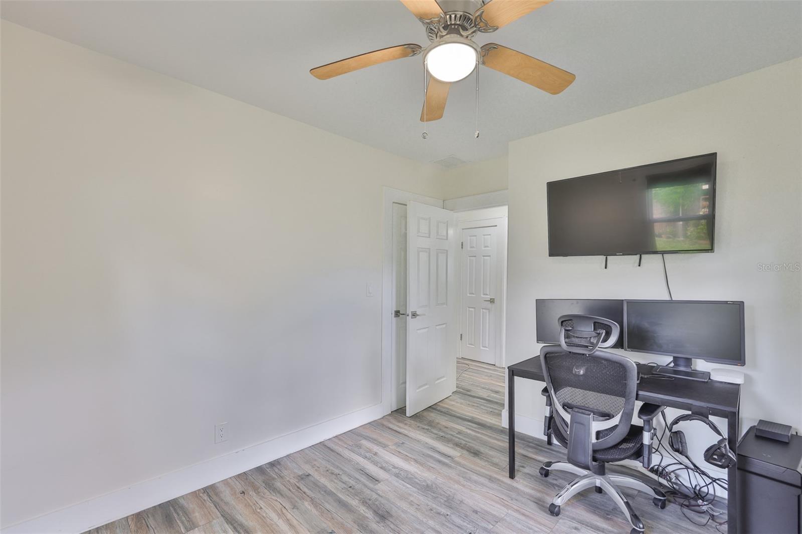 Image 19 of 31 For 6436 30th Street N