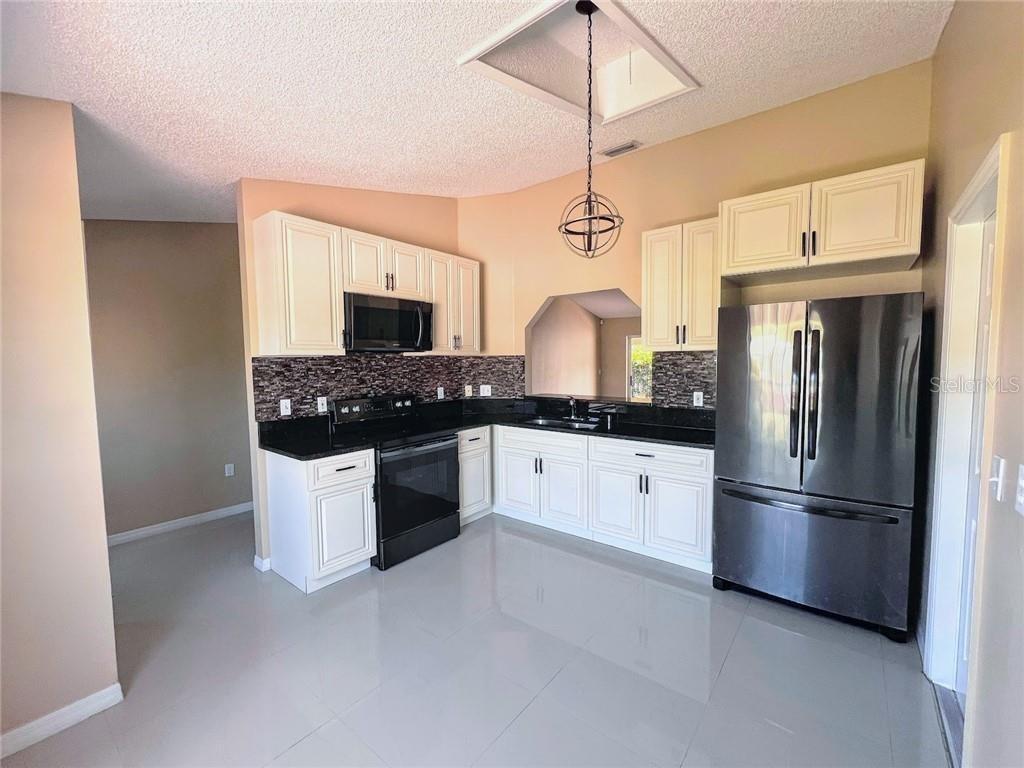 Image 2 of 15 For 2075 4th Avenue Sw