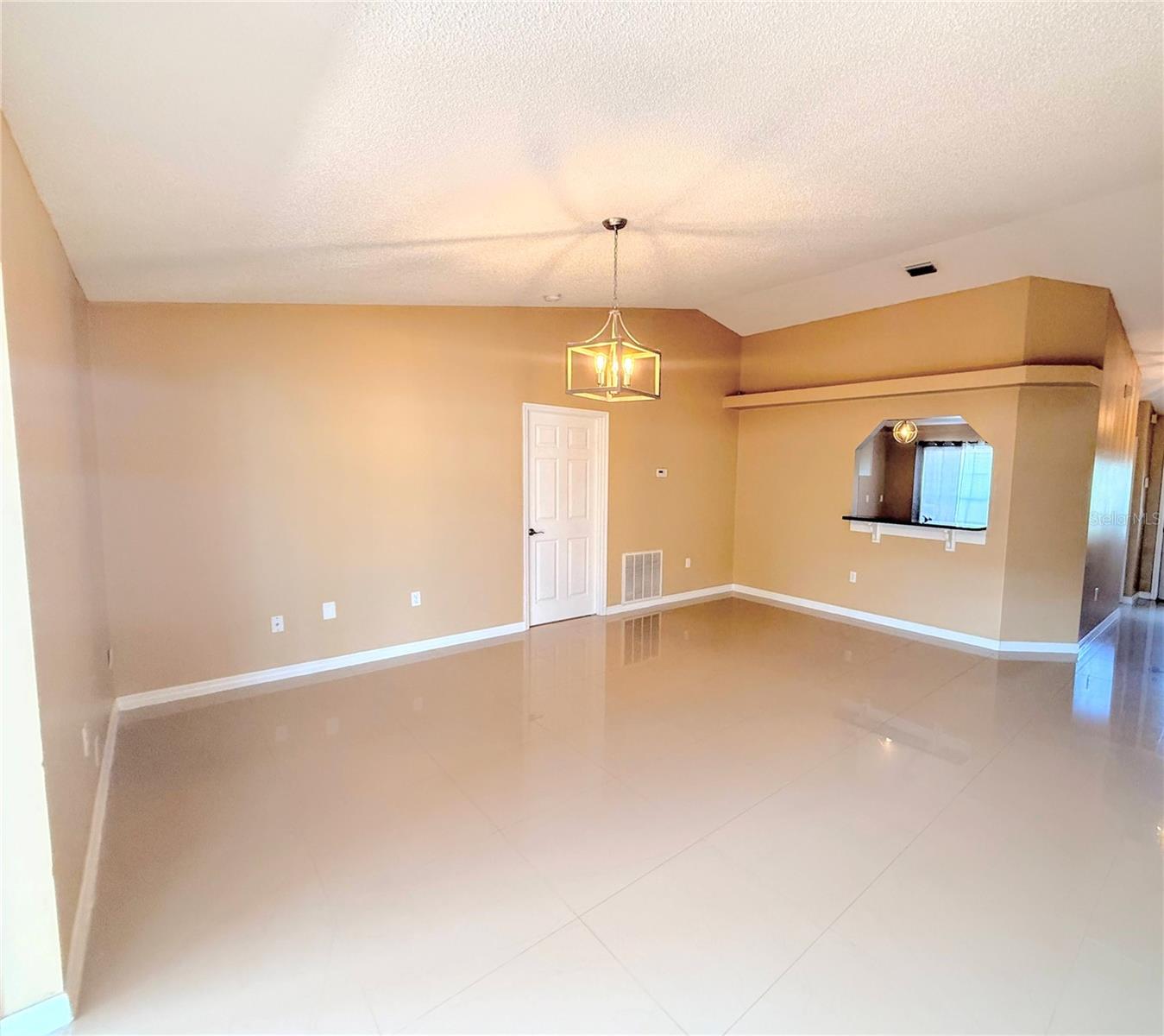 Image 5 of 15 For 2075 4th Avenue Sw