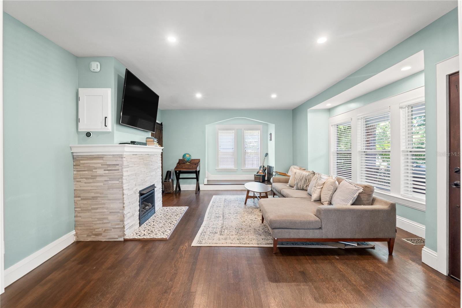 Image 10 of 50 For 1170 24th Avenue N