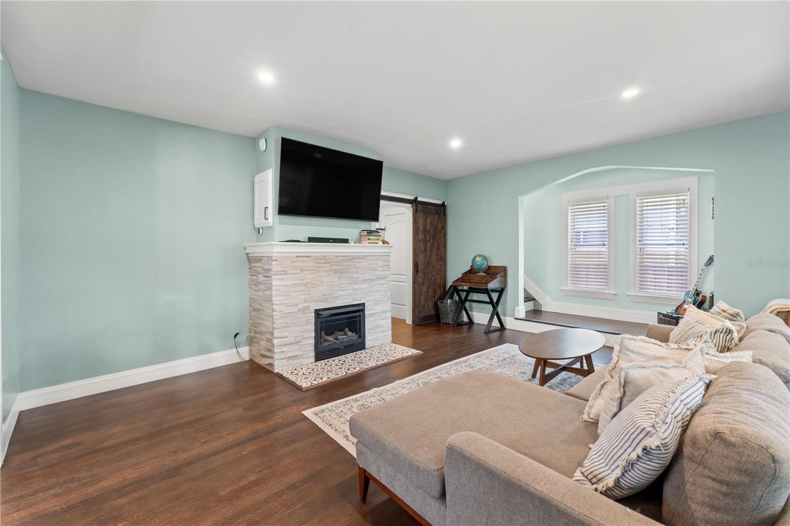 Image 11 of 50 For 1170 24th Avenue N