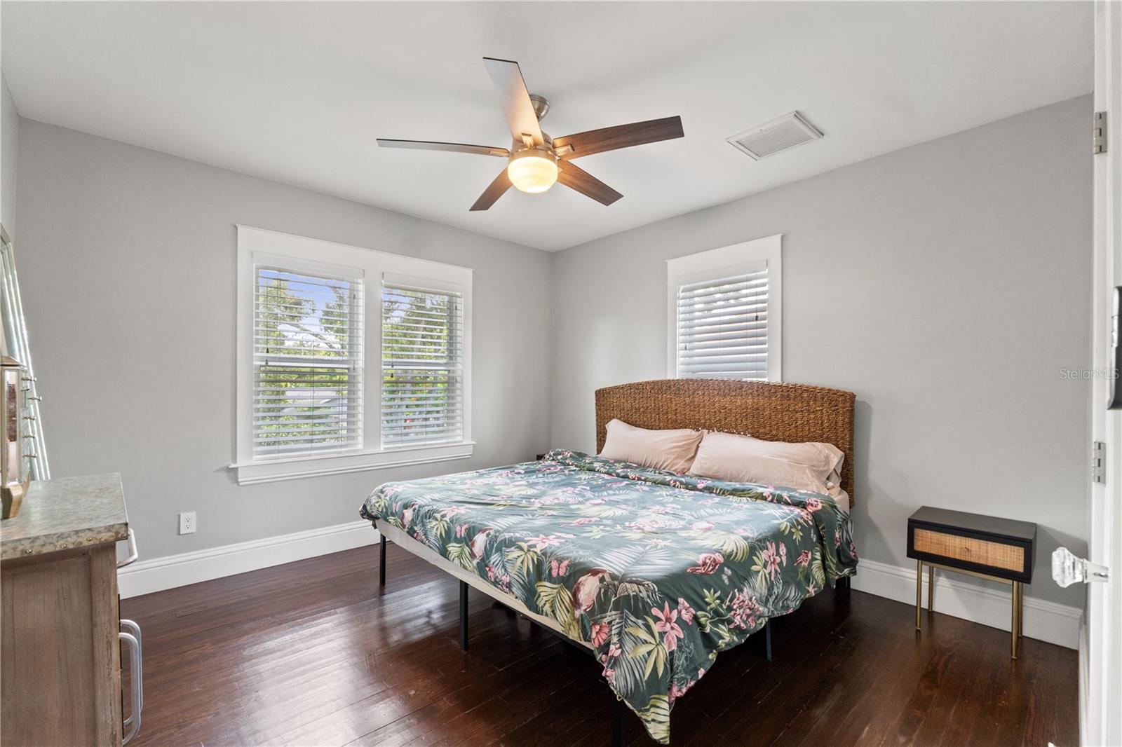 Image 33 of 50 For 1170 24th Avenue N