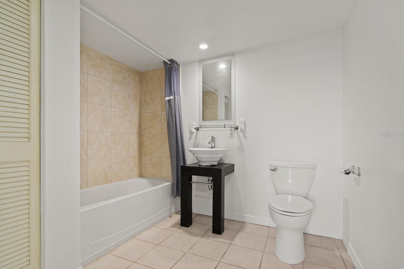 Image 17 of 28 For 701 Madison Avenue 317
