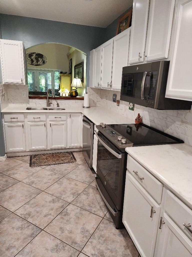 Image 4 of 23 For 632 Red Oak Circle 104