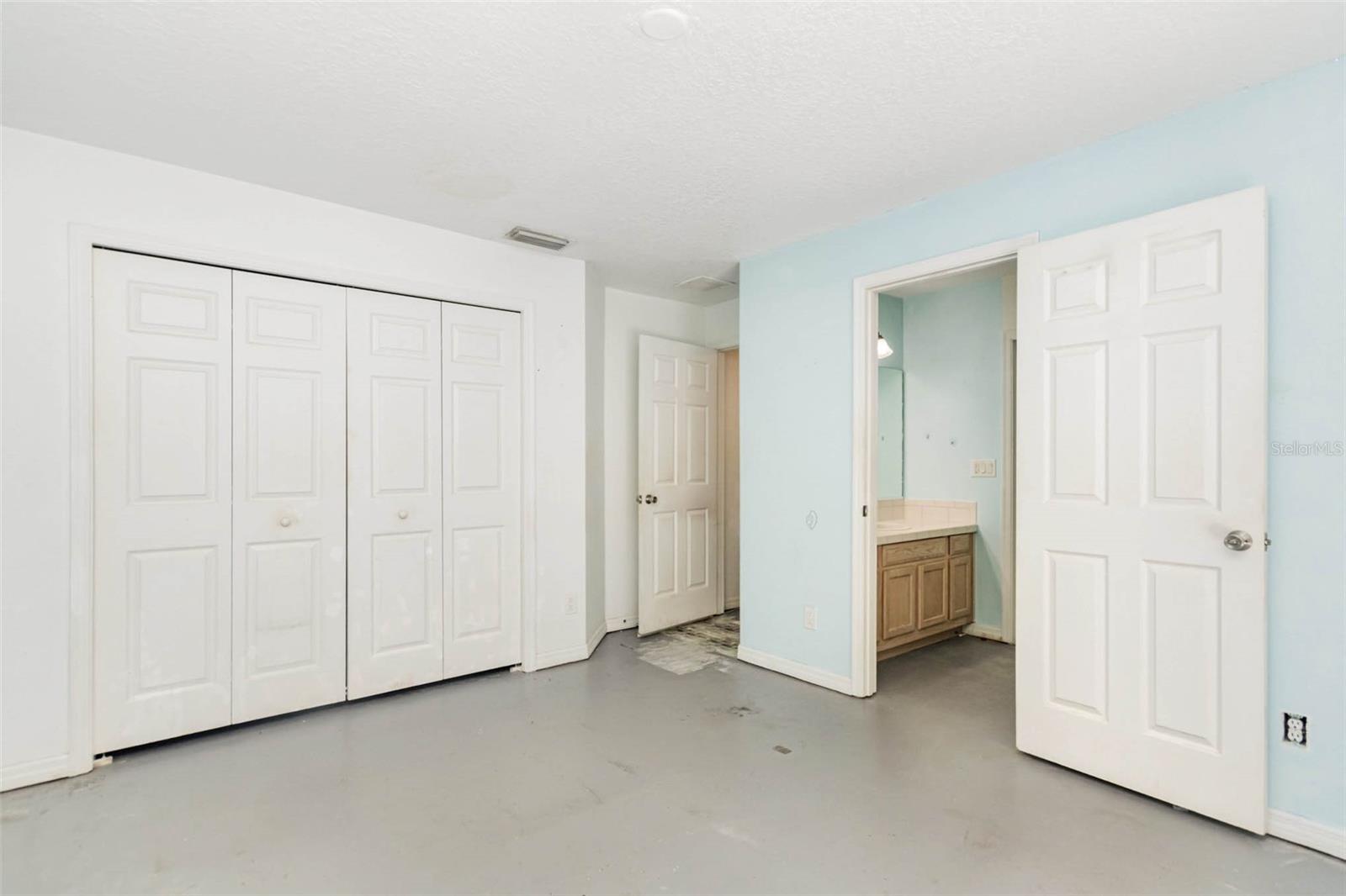 Image 17 of 25 For 11808 Ridge View Circle