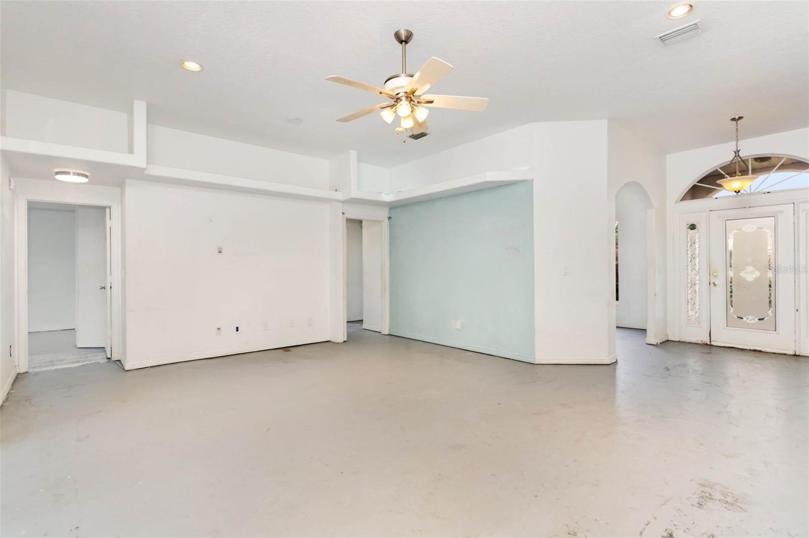 Image 3 of 25 For 11808 Ridge View Circle