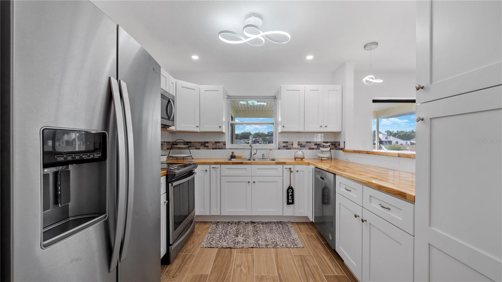 Image 4 of 12 For 8050 Roxburgh Court
