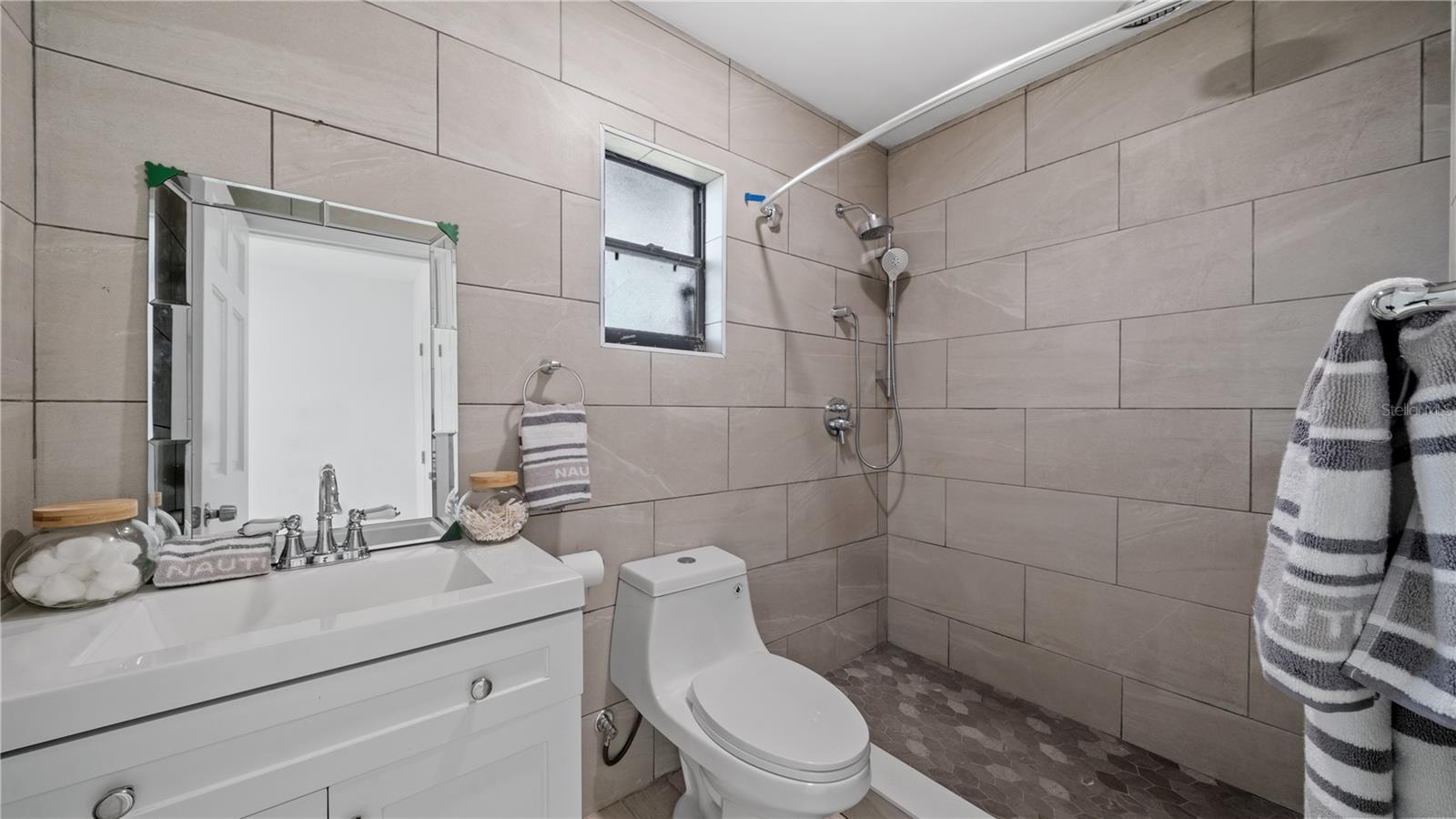 Image 8 of 12 For 8050 Roxburgh Court
