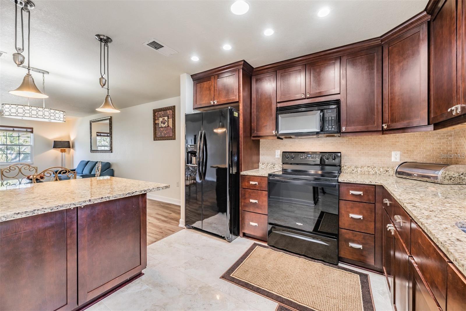 Image 12 of 37 For 701 Poinsettia Road 248