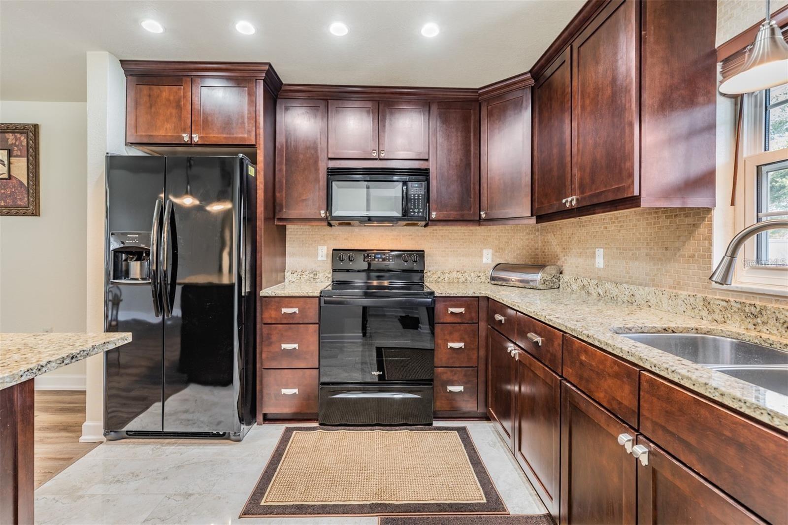 Image 13 of 37 For 701 Poinsettia Road 248