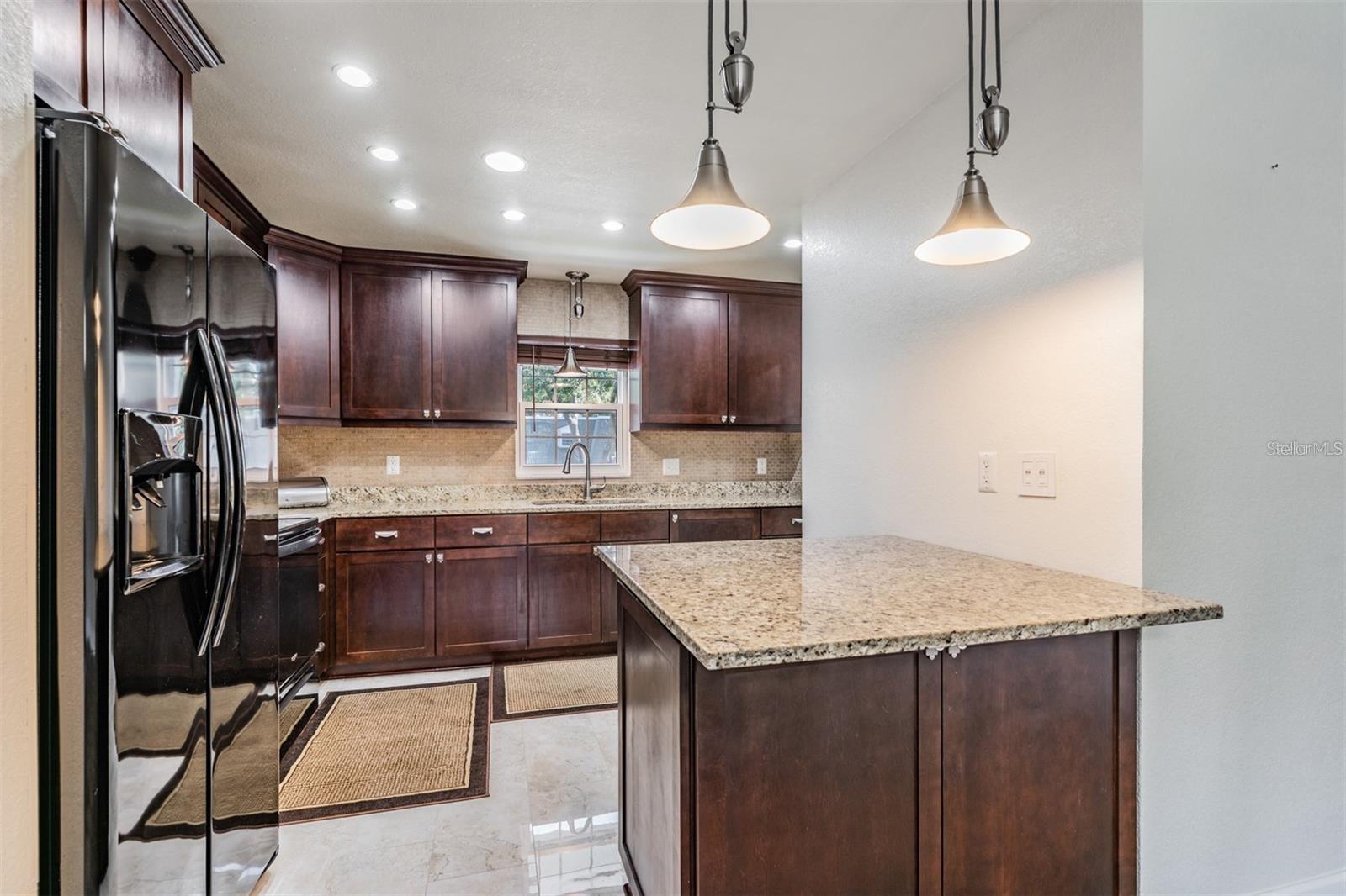 Image 14 of 37 For 701 Poinsettia Road 248