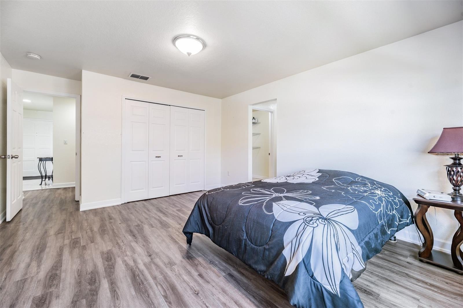 Image 16 of 37 For 701 Poinsettia Road 248