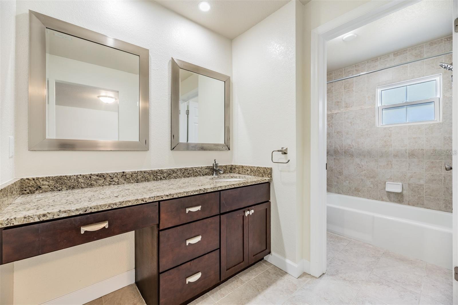 Image 17 of 37 For 701 Poinsettia Road 248