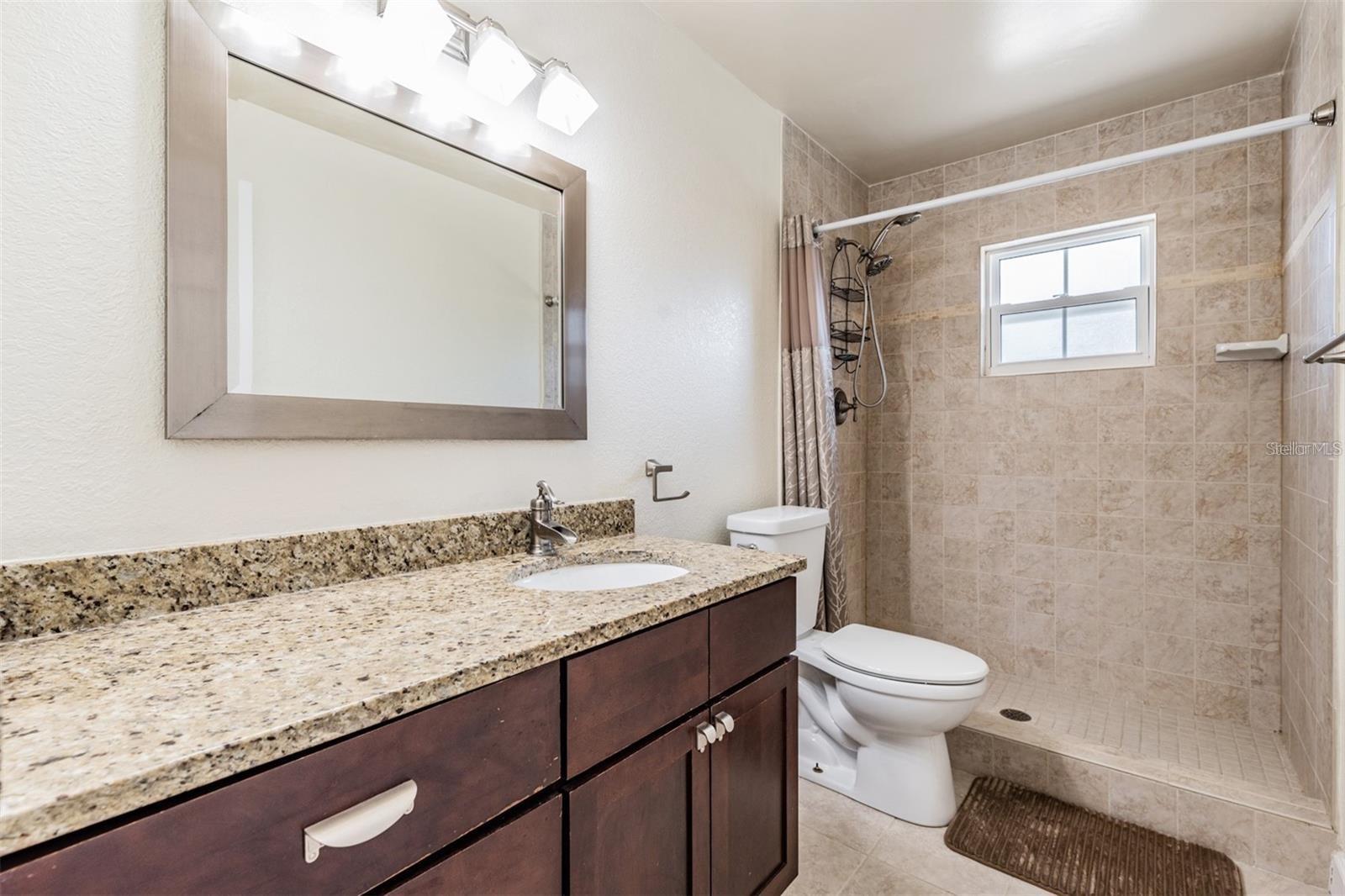 Image 18 of 37 For 701 Poinsettia Road 248