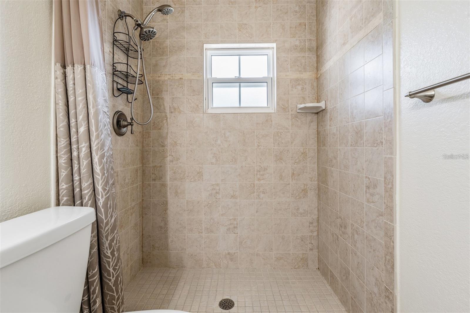 Image 19 of 37 For 701 Poinsettia Road 248