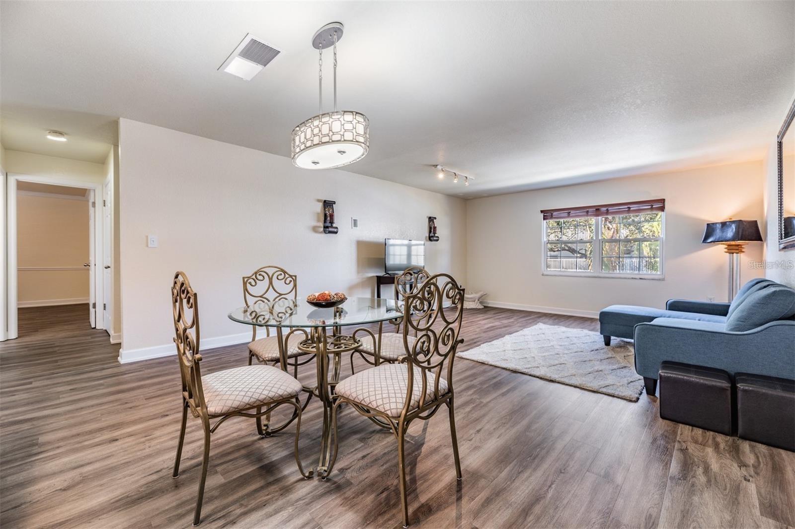 Image 6 of 37 For 701 Poinsettia Road 248
