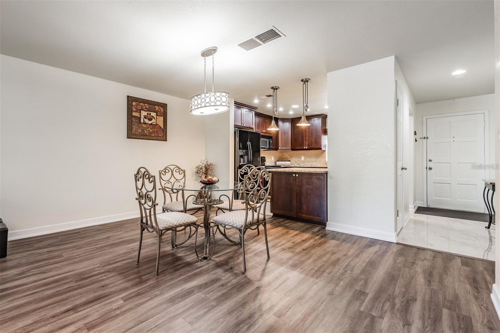Image 8 of 37 For 701 Poinsettia Road 248