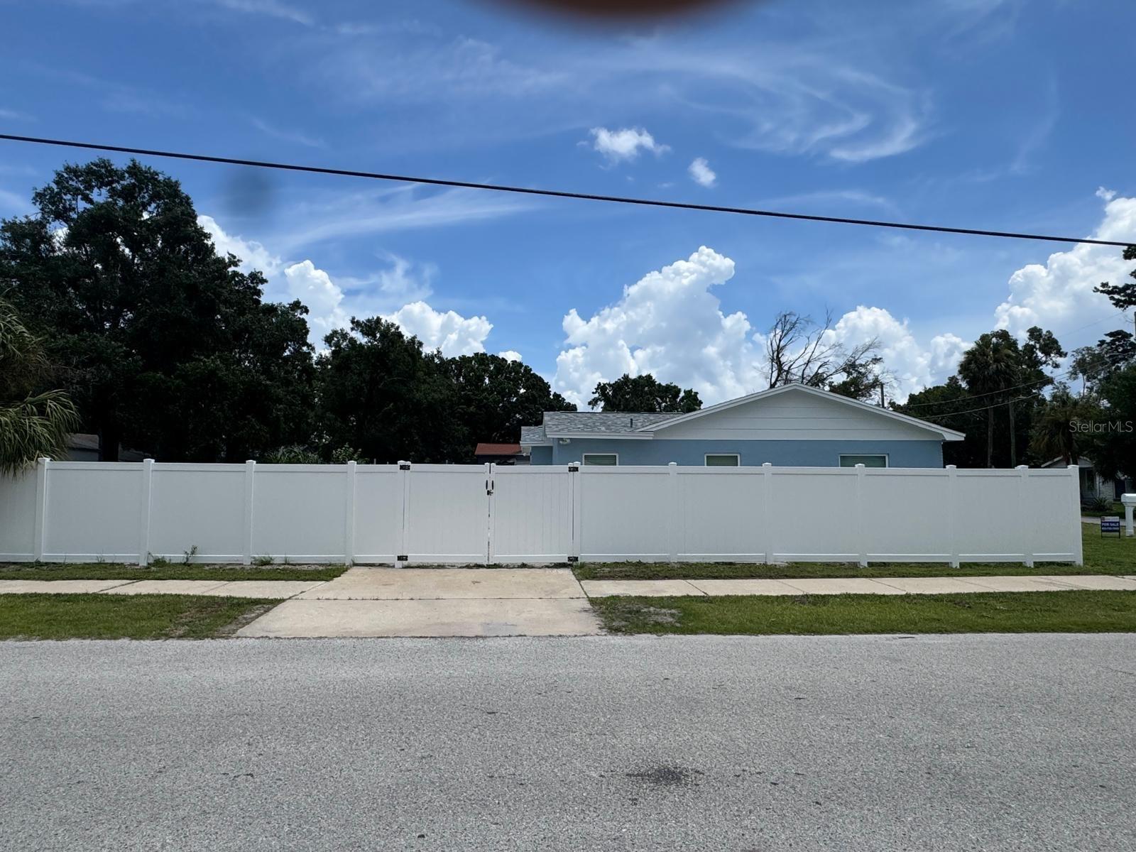 Image 23 of 29 For 2402 Thrace Street