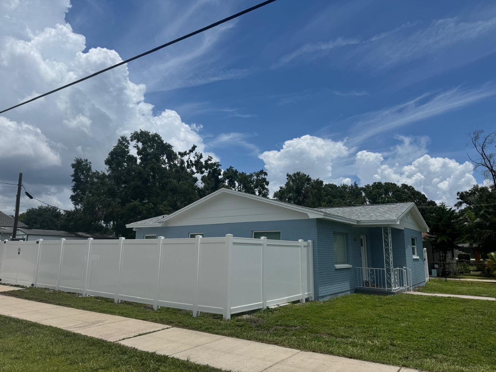 Image 26 of 29 For 2402 Thrace Street