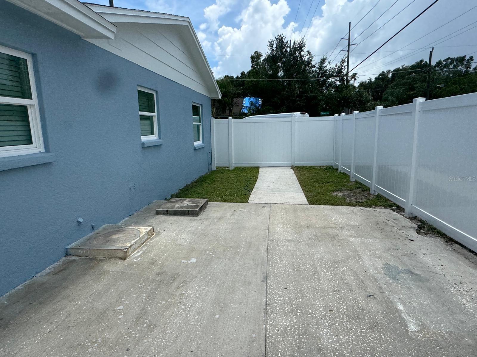 Image 27 of 29 For 2402 Thrace Street