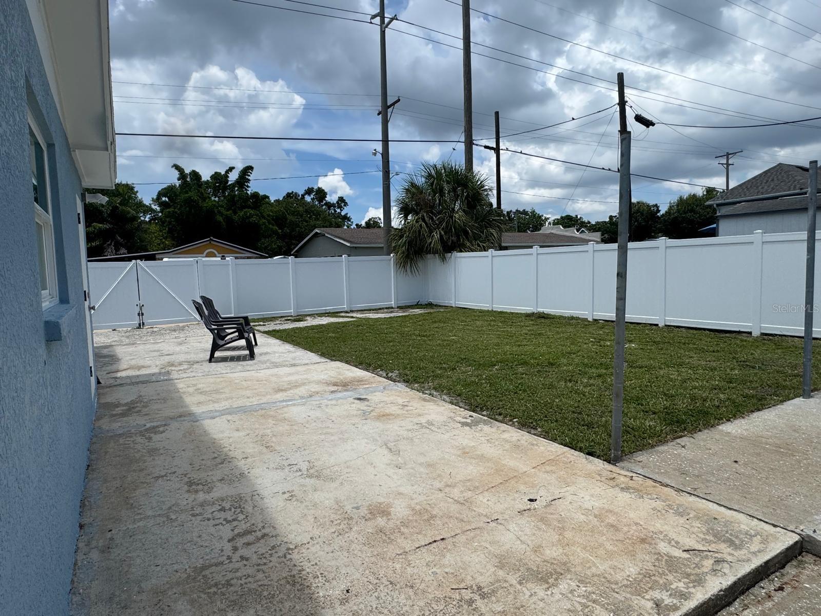 Image 28 of 29 For 2402 Thrace Street