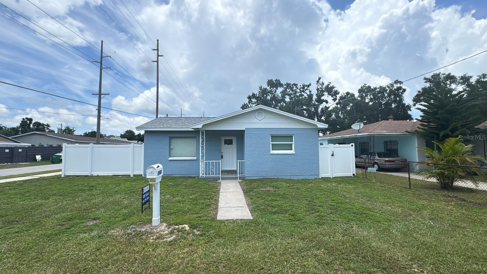Image 5 of 29 For 2402 Thrace Street