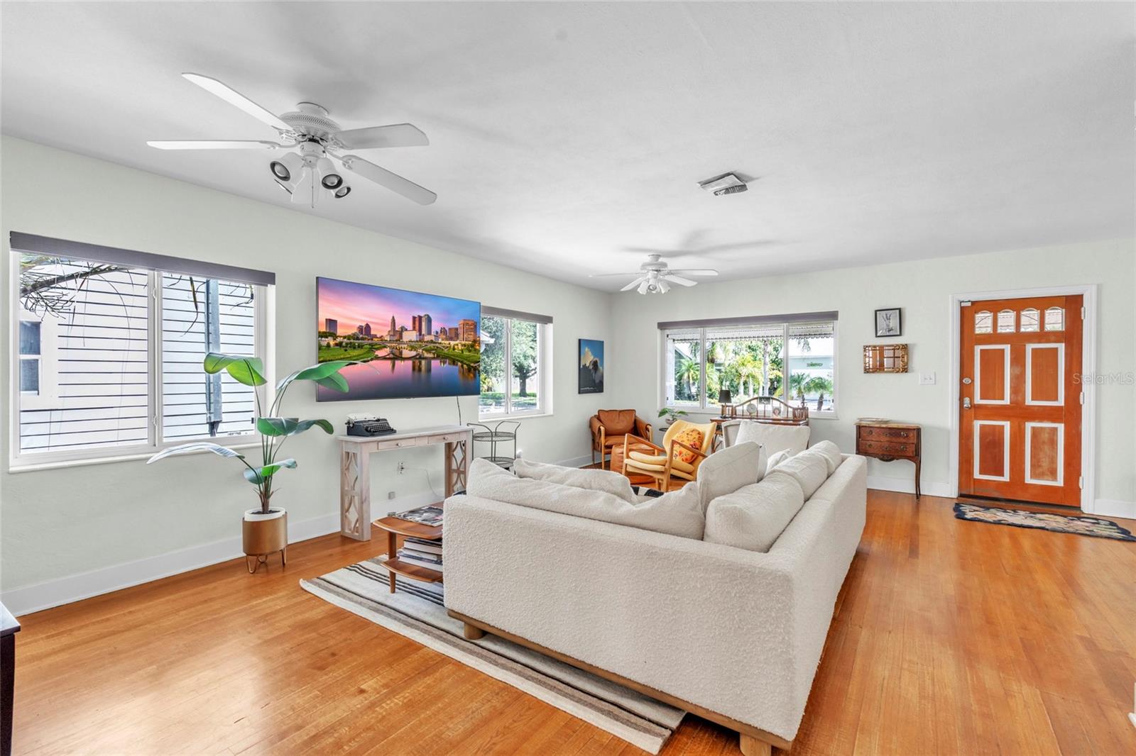Image 7 of 34 For 451 25th Avenue N