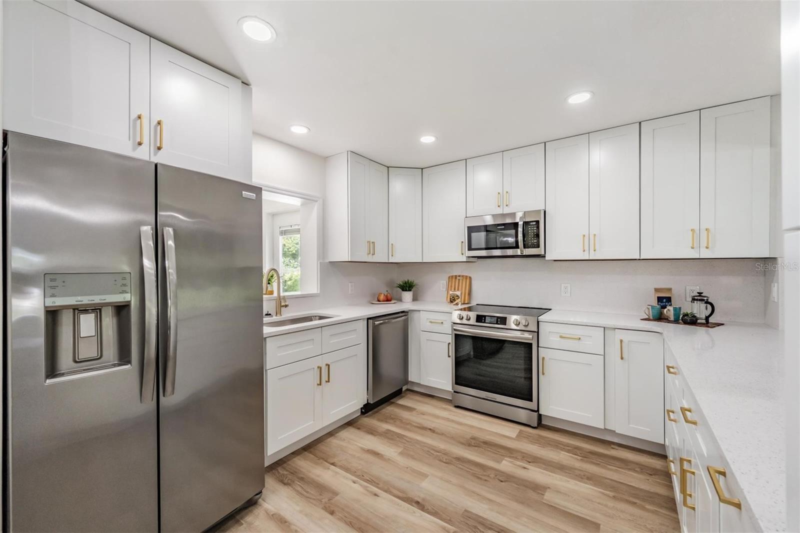 Image 11 of 29 For 559 Oakwood Drive