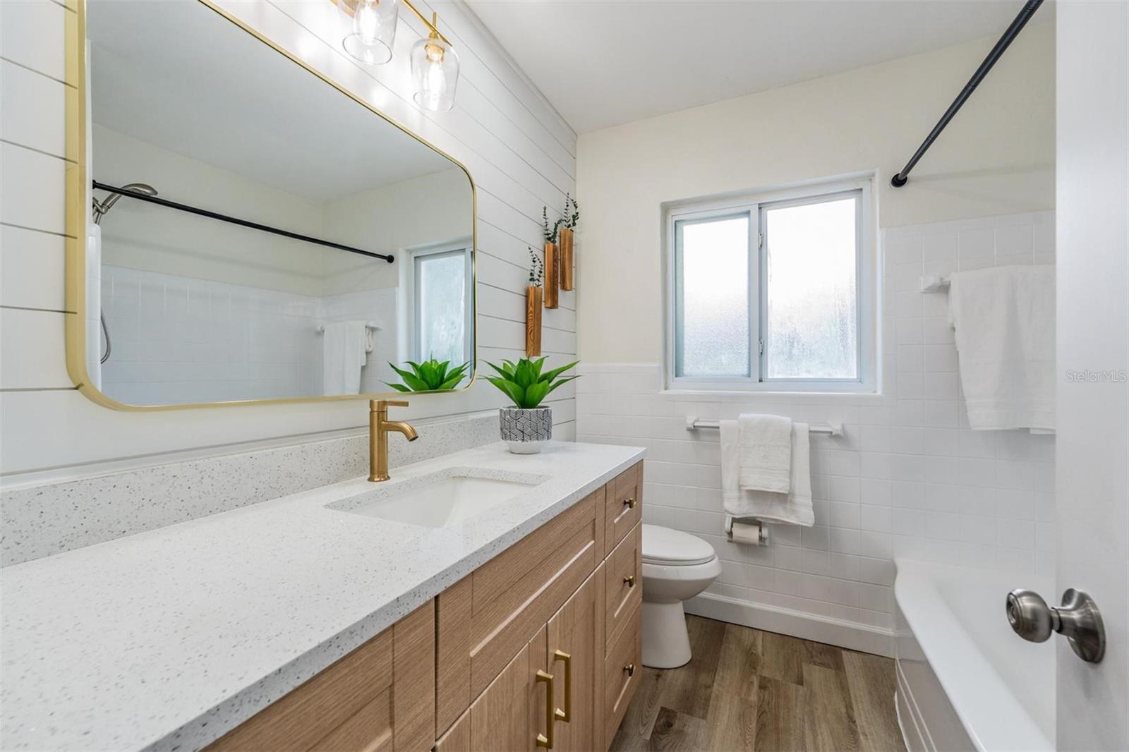 Image 17 of 29 For 559 Oakwood Drive
