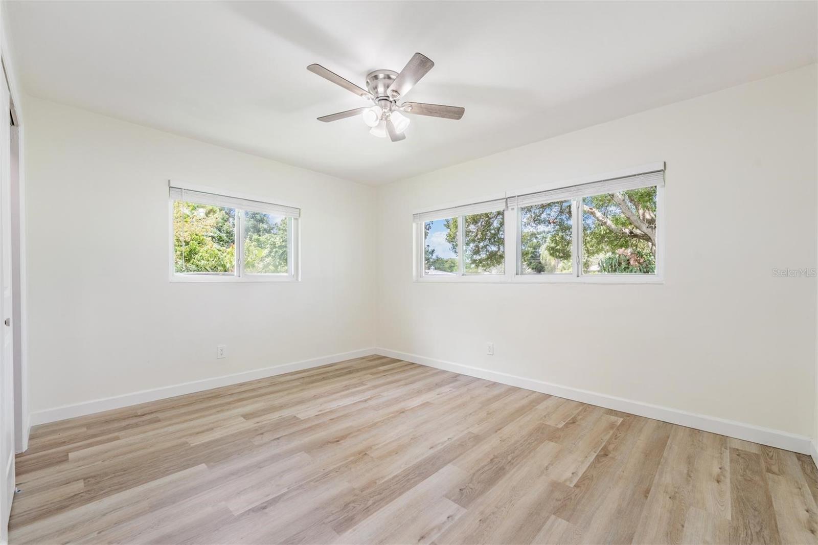 Image 18 of 29 For 559 Oakwood Drive
