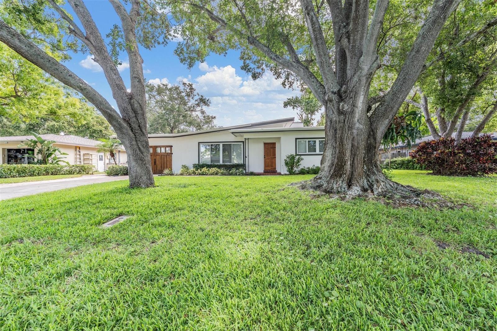 Image 4 of 29 For 559 Oakwood Drive