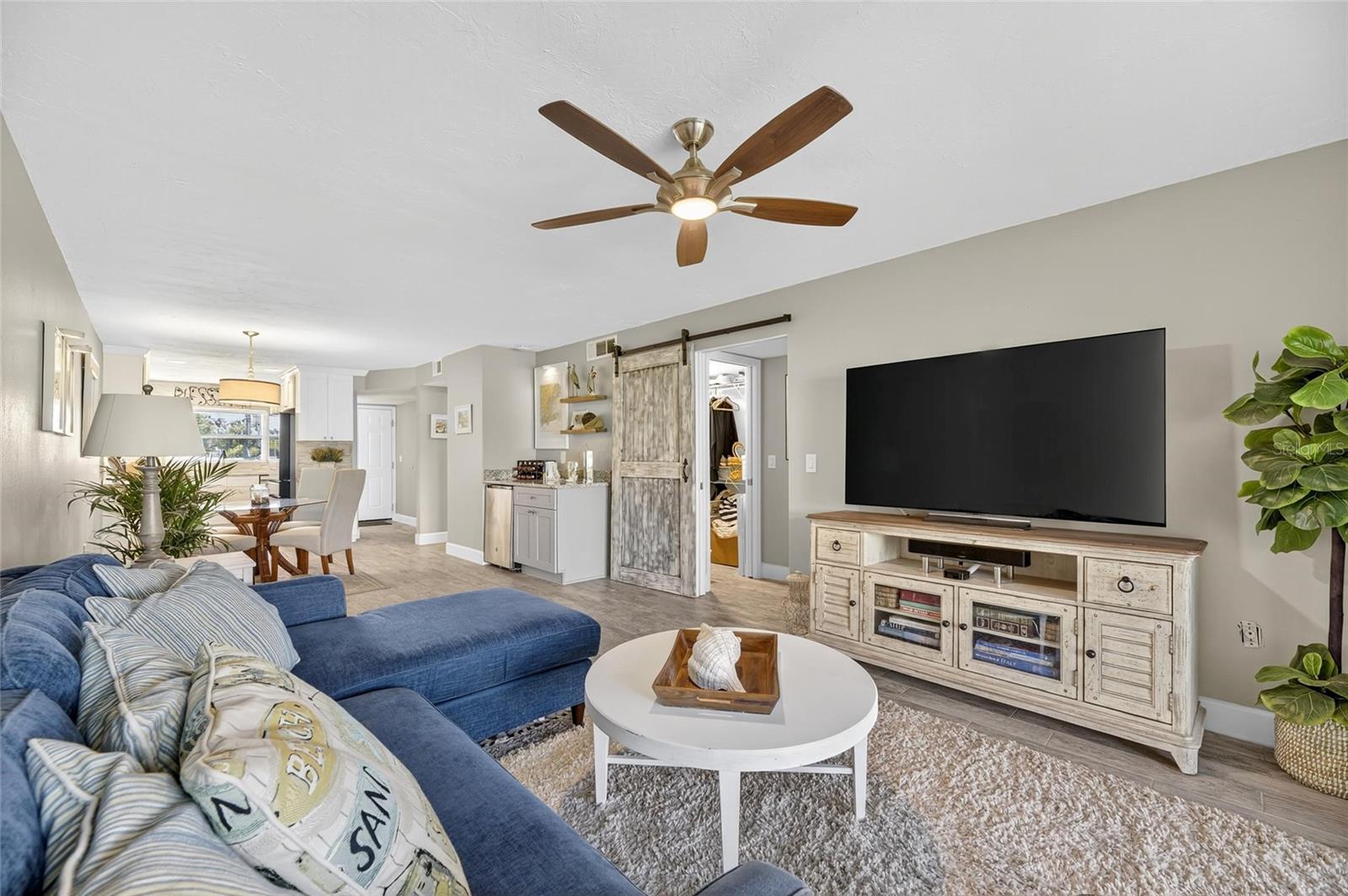 Image 16 of 81 For 1028 Apollo Beach Boulevard 114