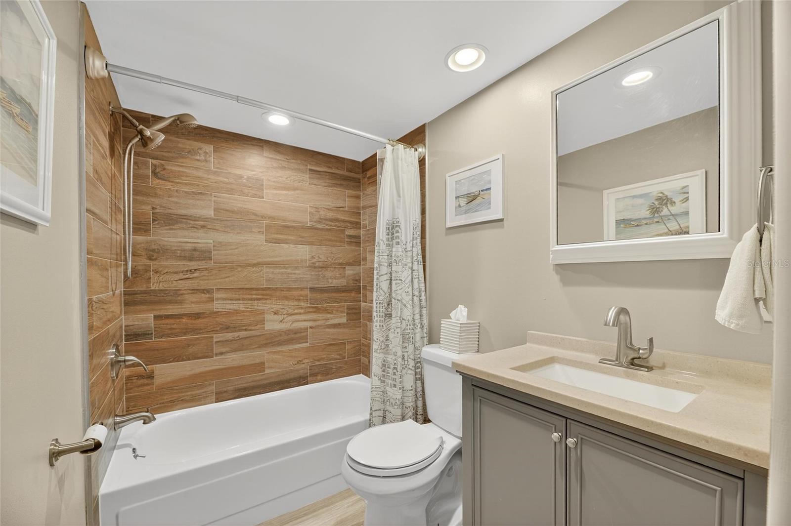 Image 32 of 81 For 1028 Apollo Beach Boulevard 114