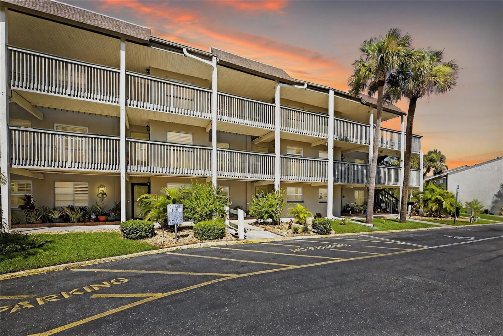 Image 5 of 81 For 1028 Apollo Beach Boulevard 114