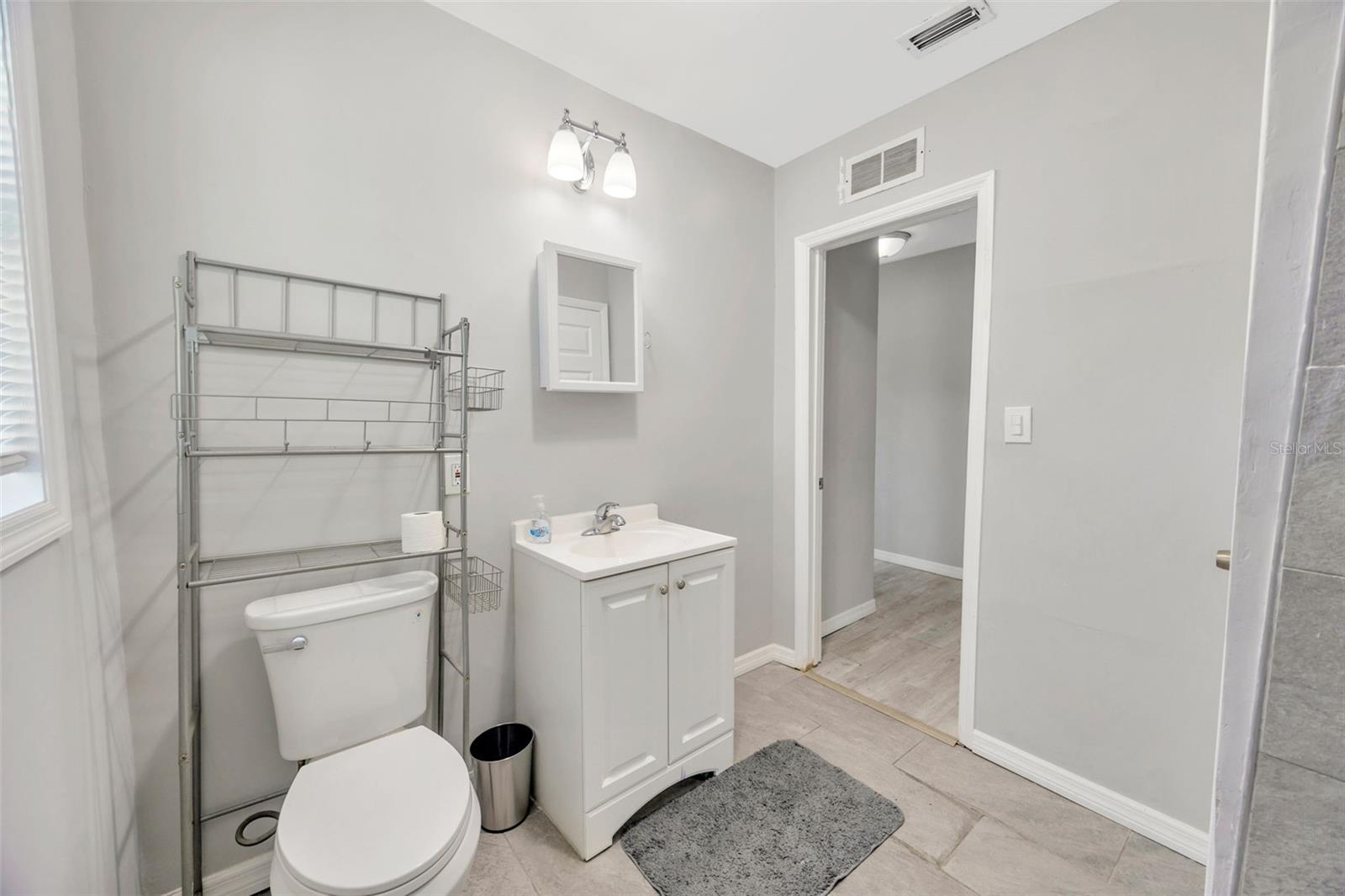 Image 31 of 49 For 701 Adalee Street
