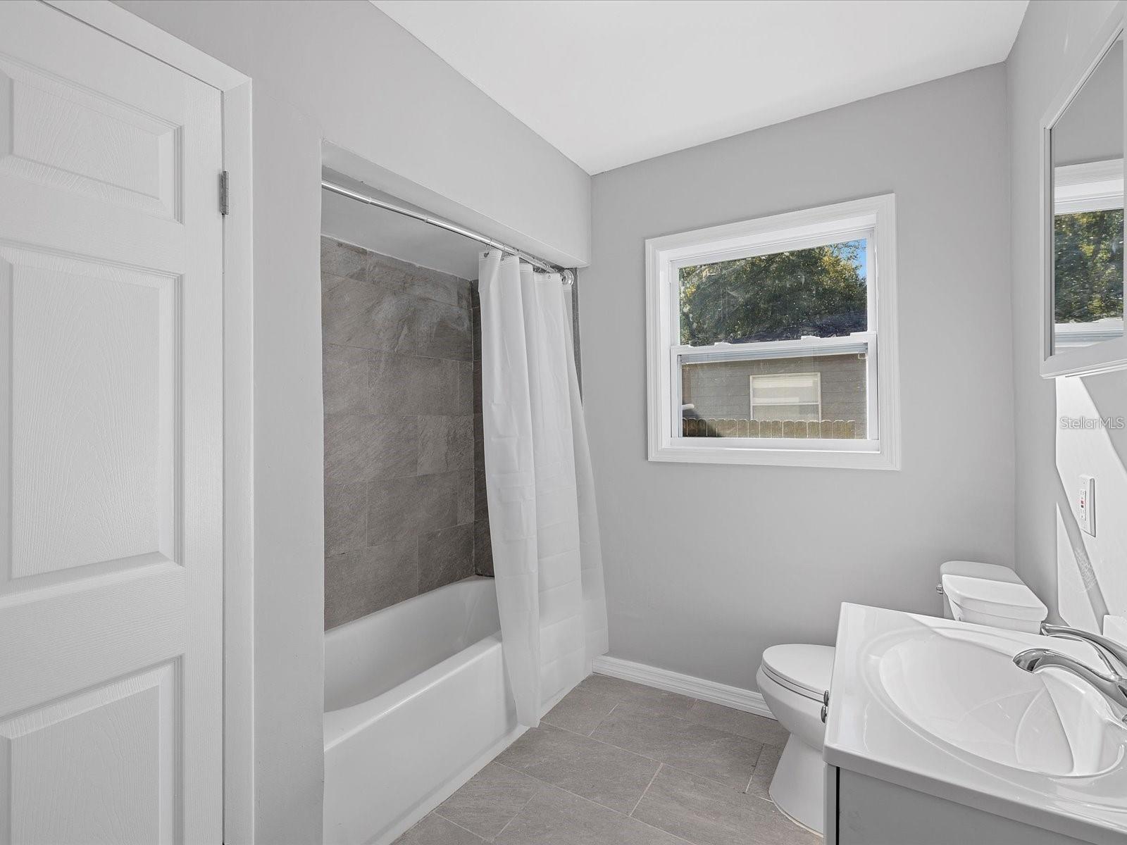 Image 5 of 25 For 701 Adalee Street